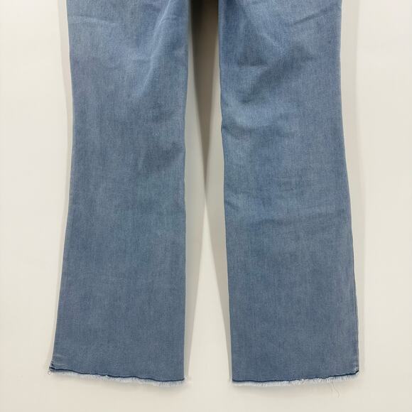 AZI New York Women's Size 8 Light Wash Scalloped Hem Bootcut Jeans 30 x 30 - Picture 6 of 8
